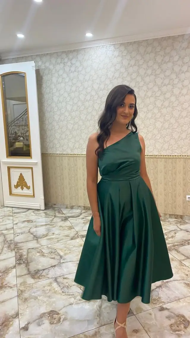 Fustan mbrëmjeje me qira në Fushë Kosovë